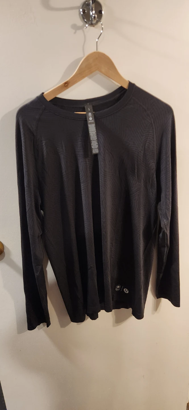 Lululemon Metal Vent Tech Long Sleeve Shirt in Black