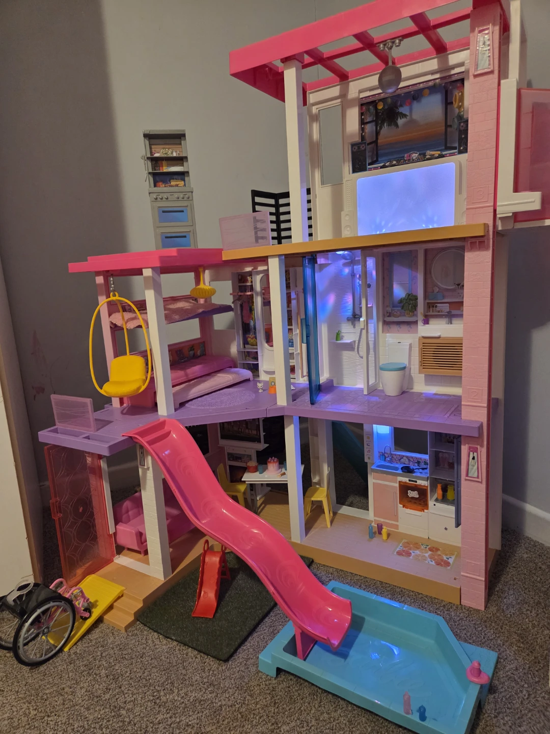 Barbie Dreamhouse with Slide and Pool - photo 2