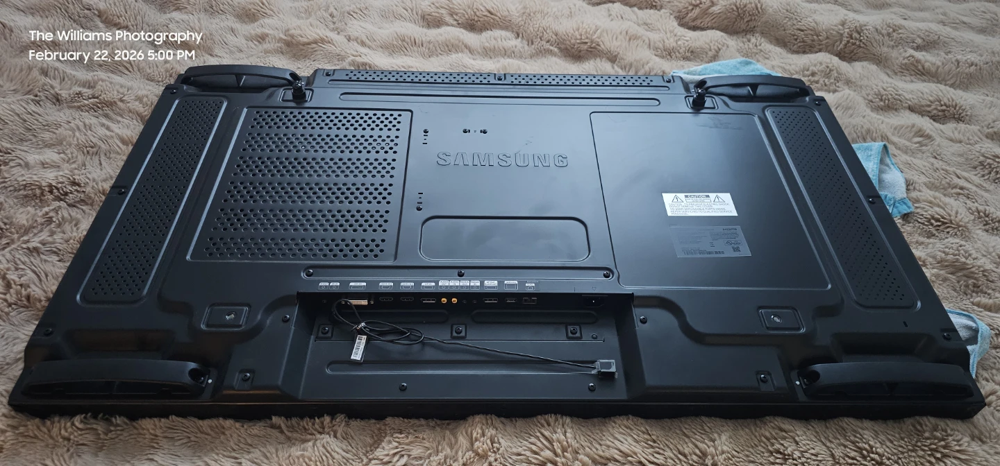 Samsung VM48B-U 48-inch Color Display Unit - photo 2