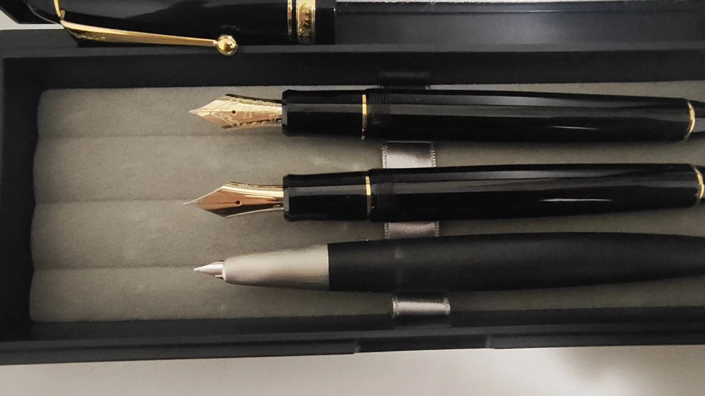 3 fountain pens with gold nibs