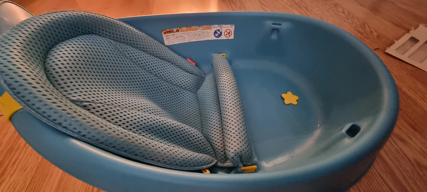 URGENT MOVE-OUT SALE! Skip Hop Moby Baby Tub - photo 4