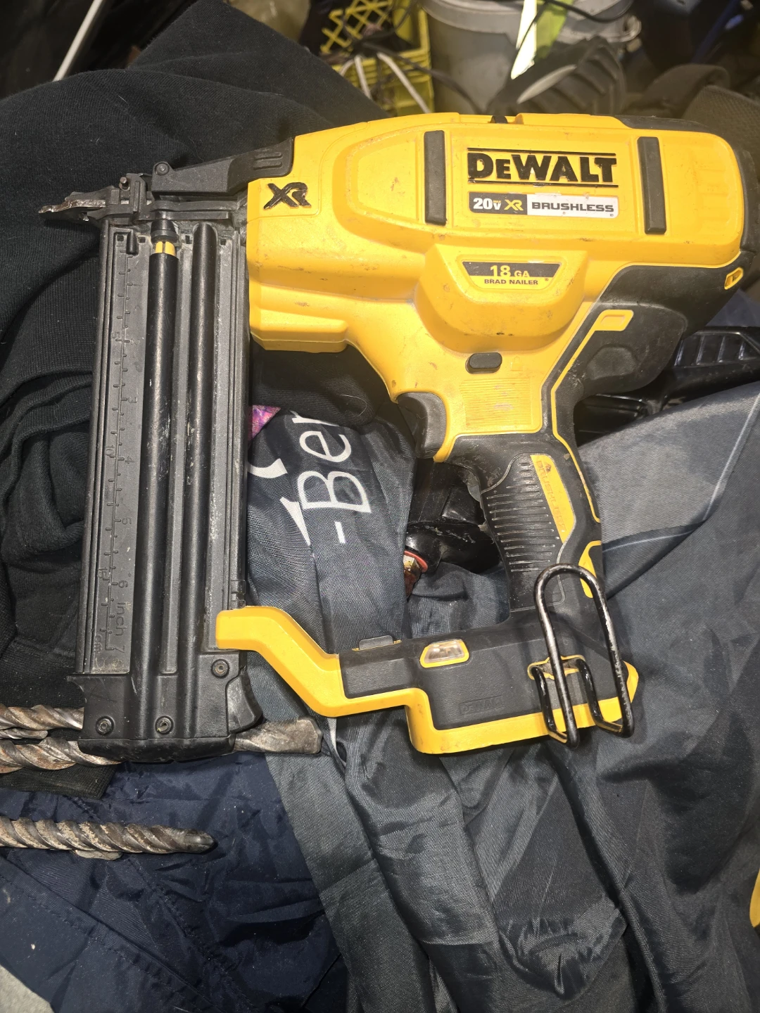 DEWALT 20V MAX XR Cordless 18-Gauge Brad Nailer