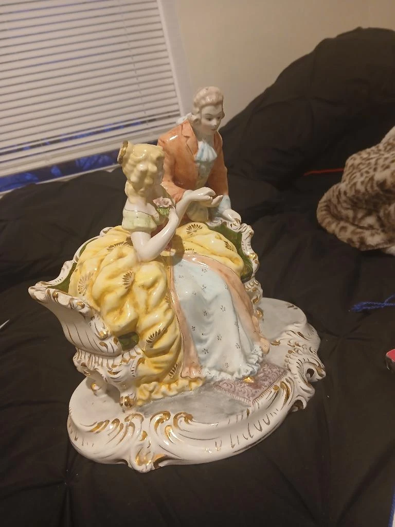 Vintage Italian capodimonte Porcelain Figurine - photo 2