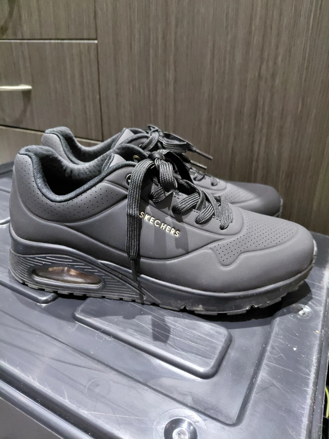 Skechers Black Air Cooled Ladies Size 10 Shoes