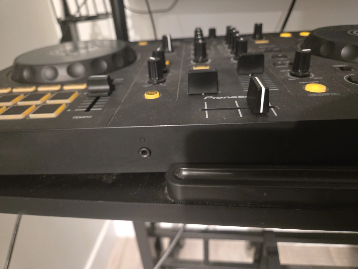 Pioneer DJ DDJ-FLX4 DJ Controller - photo 3