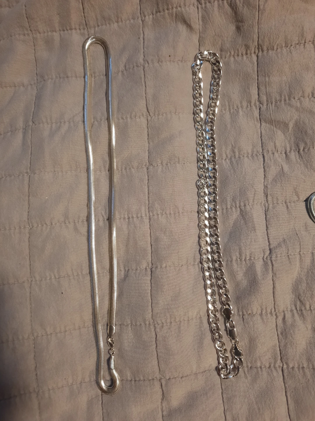 Two Silver Tone Chains "🏆" - photo 2