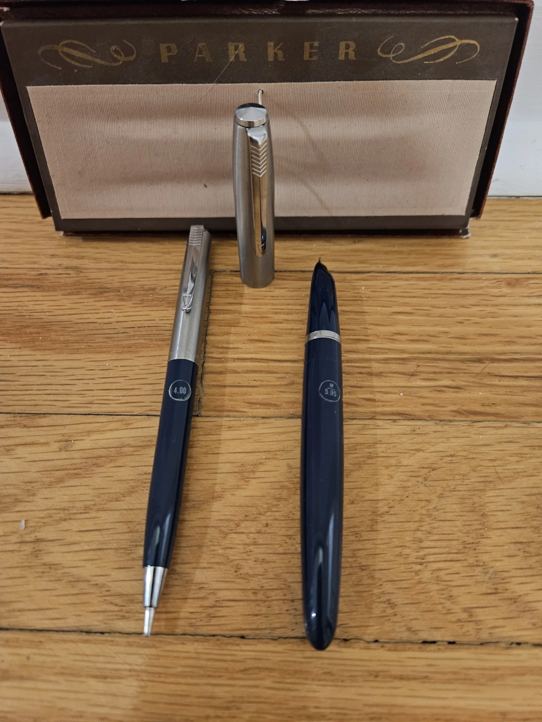 Vintage Parker Pen and Pencil Set in original box - photo 3