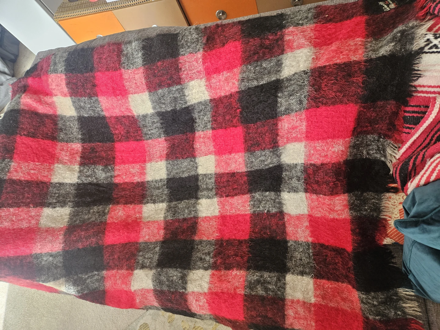 Waverly Cree Mohair Throw. 61x46inches. Vintage. Luxe. - photo 2