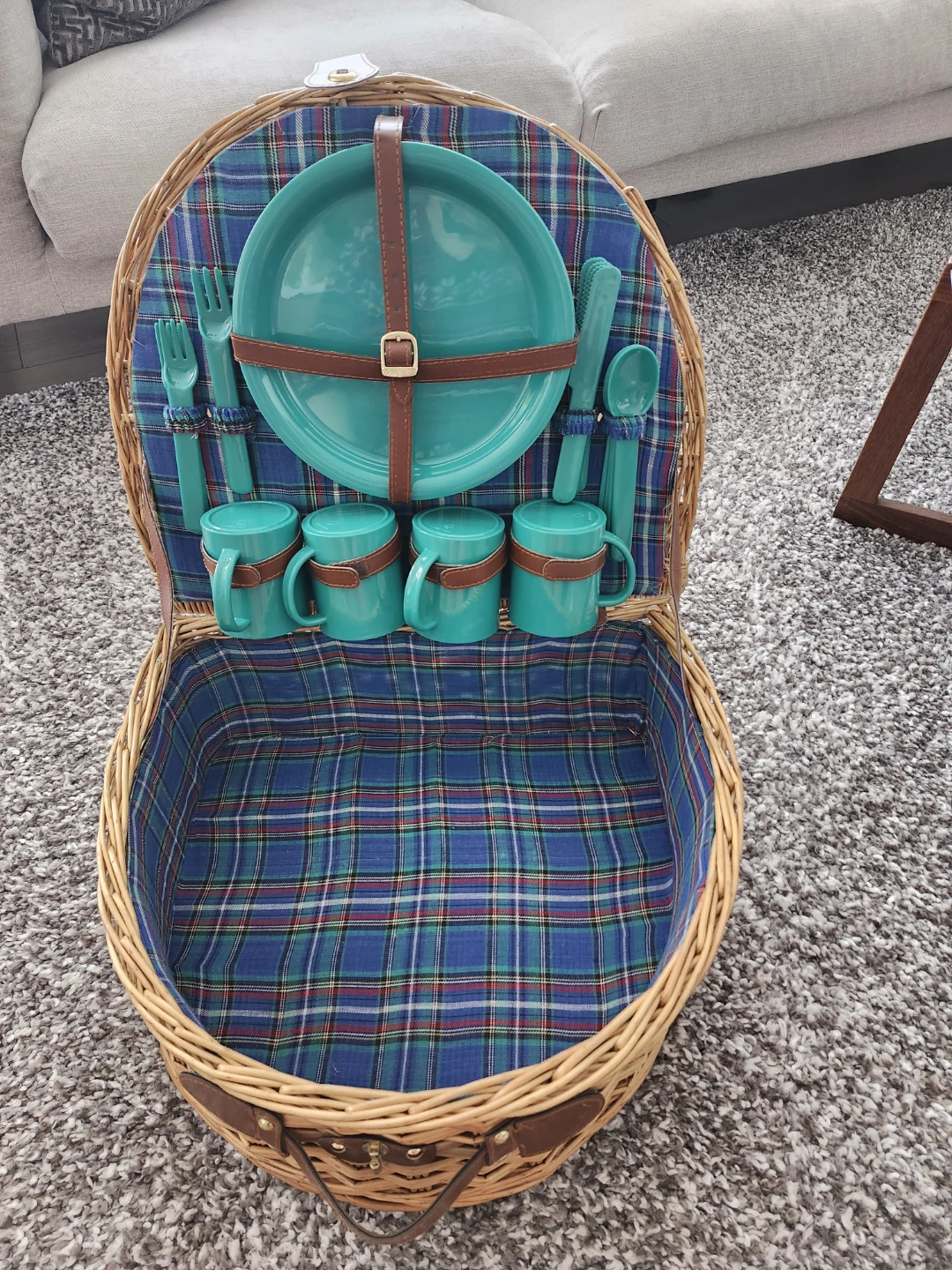 Vintage-Style Wicker Picnic Hamper Set - photo 2