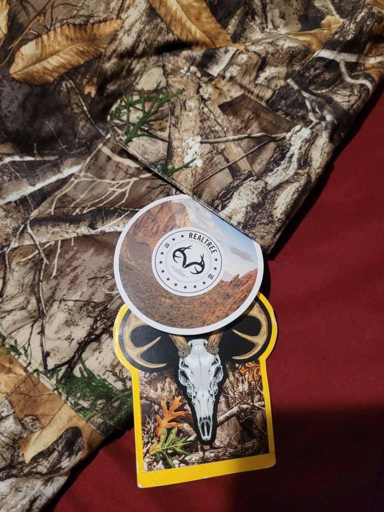 Realtree Men's XL Camo Hunting Jacket & Pants - photo 4