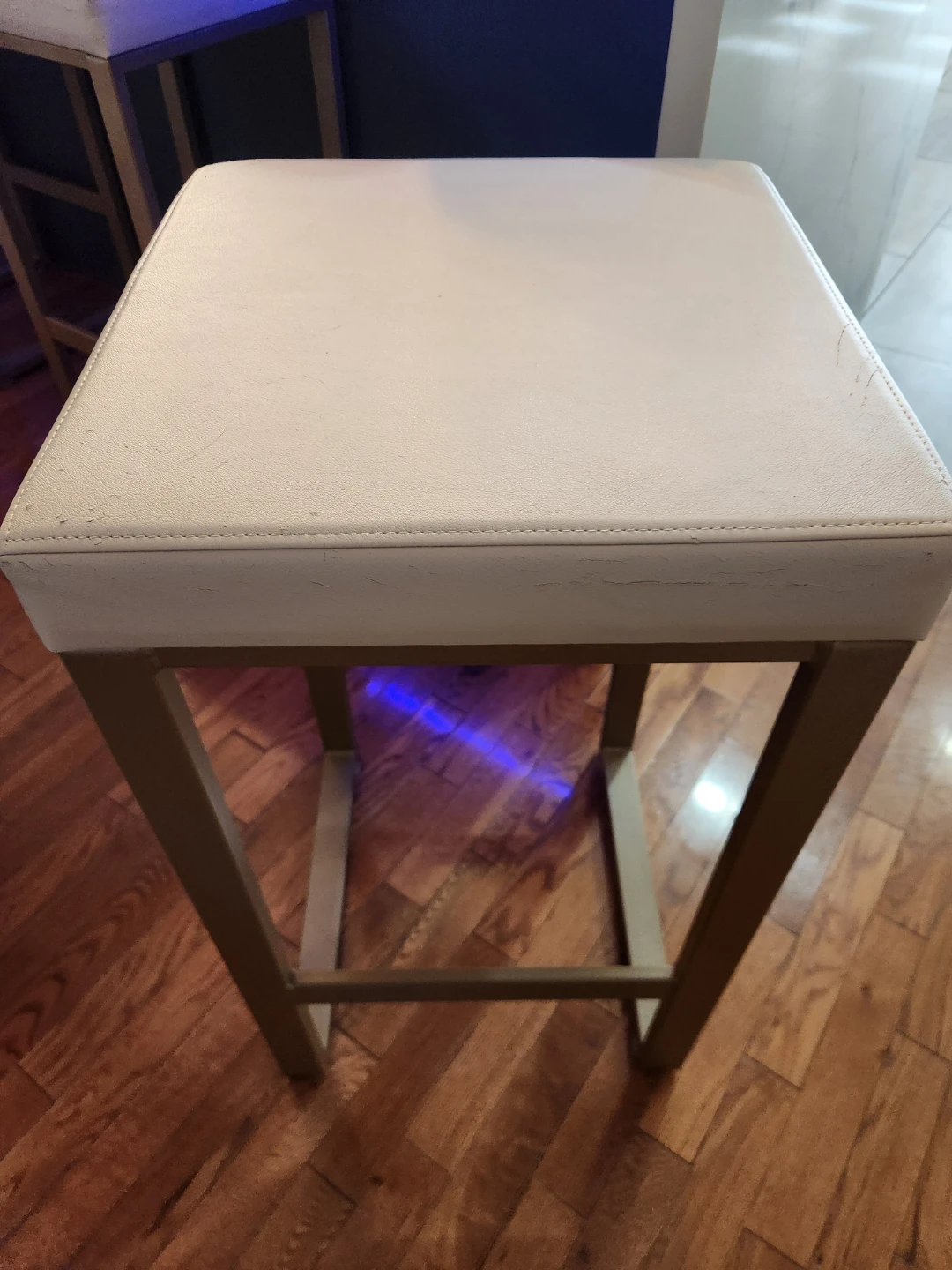 Counter Height 3 Bar Stools - photo 2