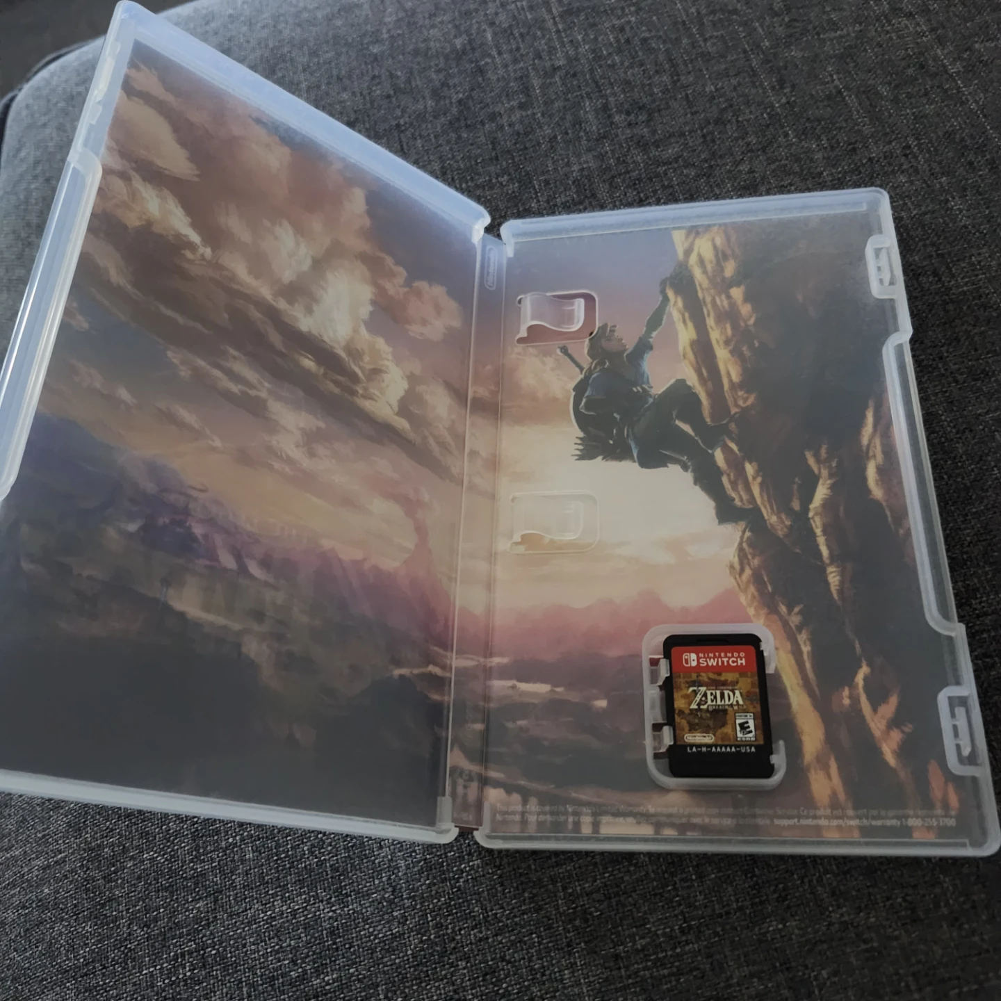Nintendo Switch - The Legend of Zelda: Breath of the Wild - photo 2