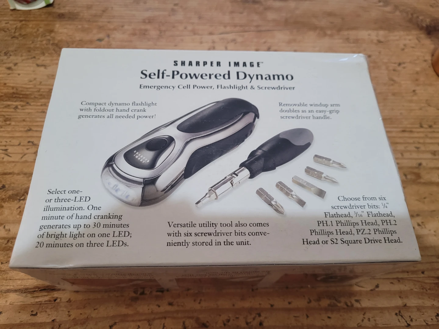 Free power packs, USB cables, Emergency Flashlight Screwdriver - photo 4