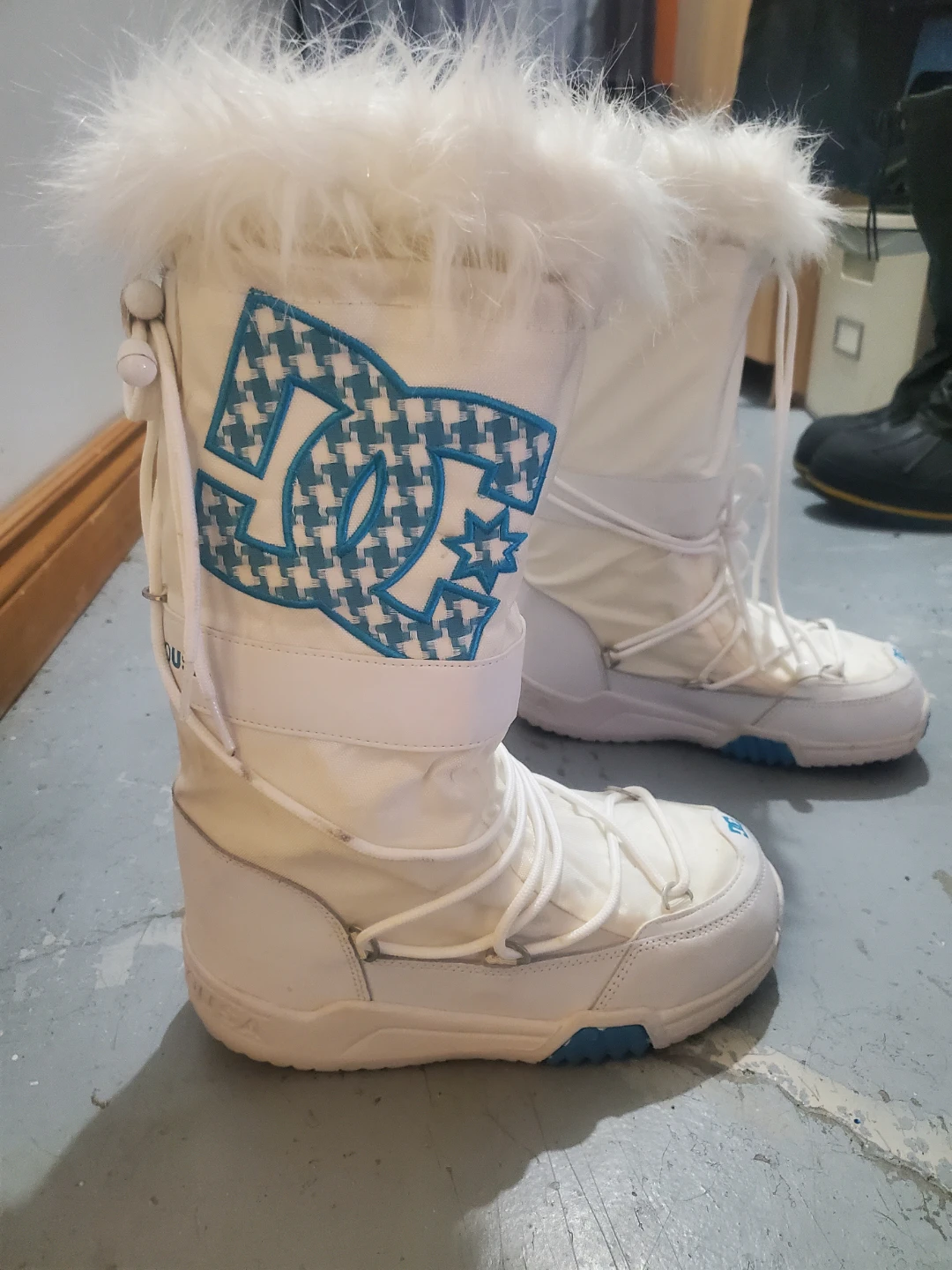 DC Shoes White Fur Snowboard Boots - photo 2