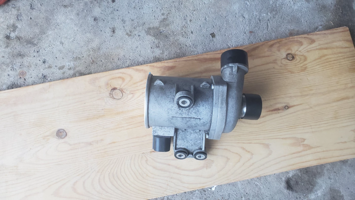 Water Pump and thermostat - photo 4