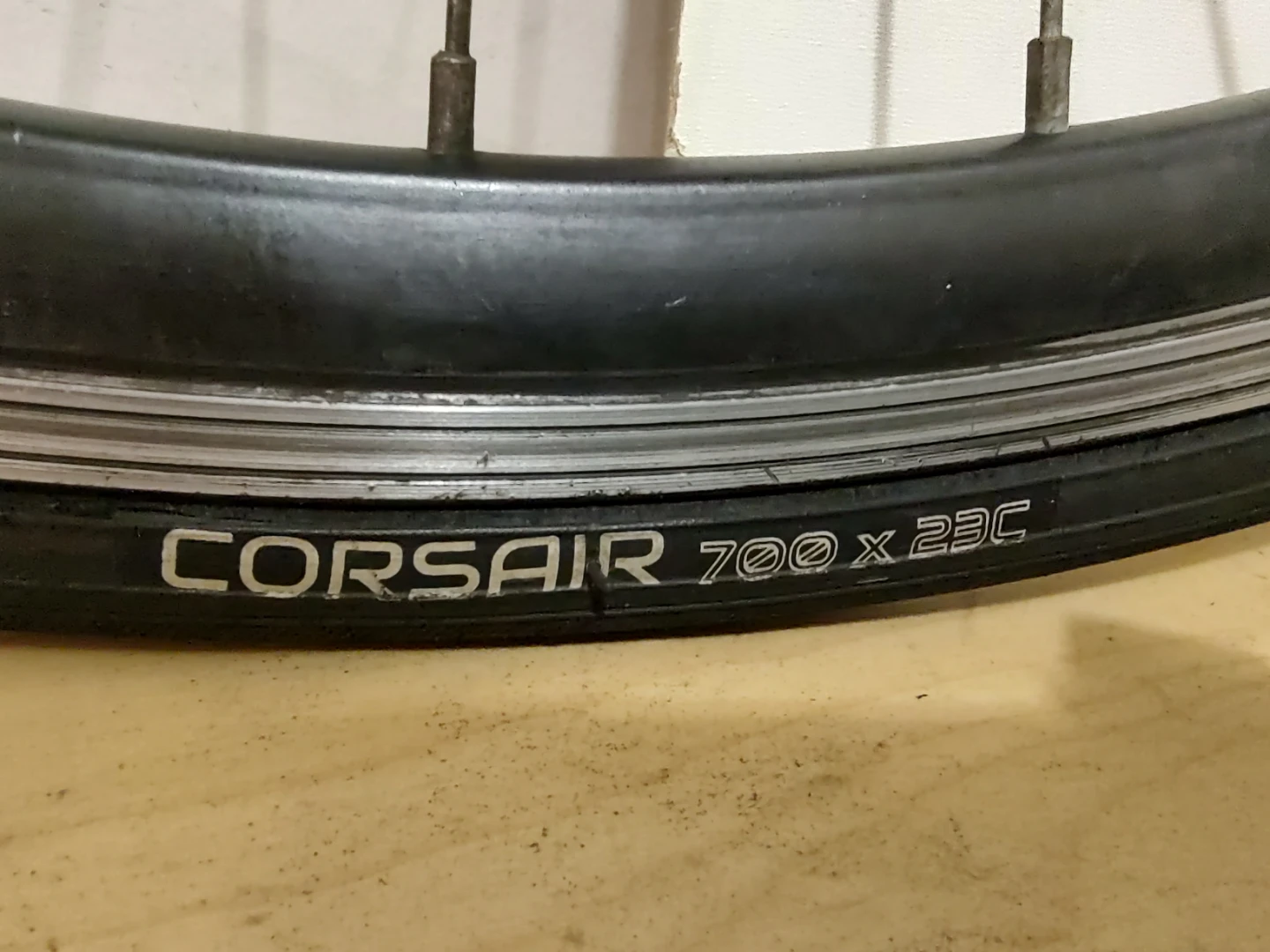 Aluminum alloy deep profile 700C front wheel, downtown Toronto - photo 2