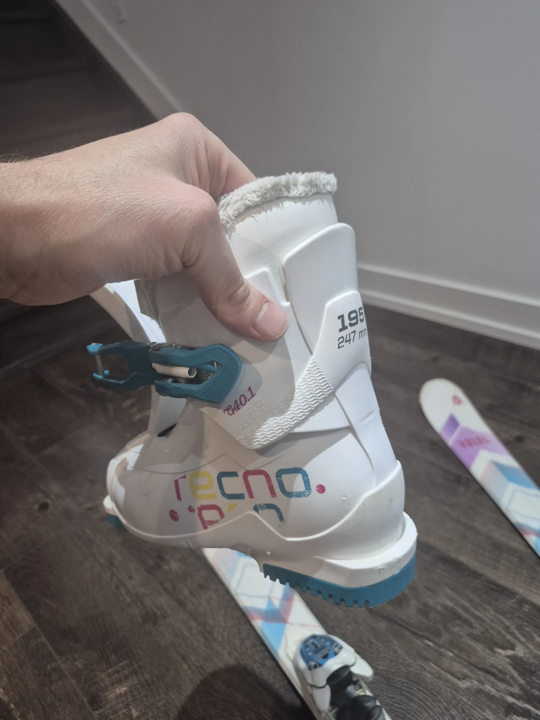 Tecno Ski Boots and Volkl Chica Skis - Size 12.5 - photo 3