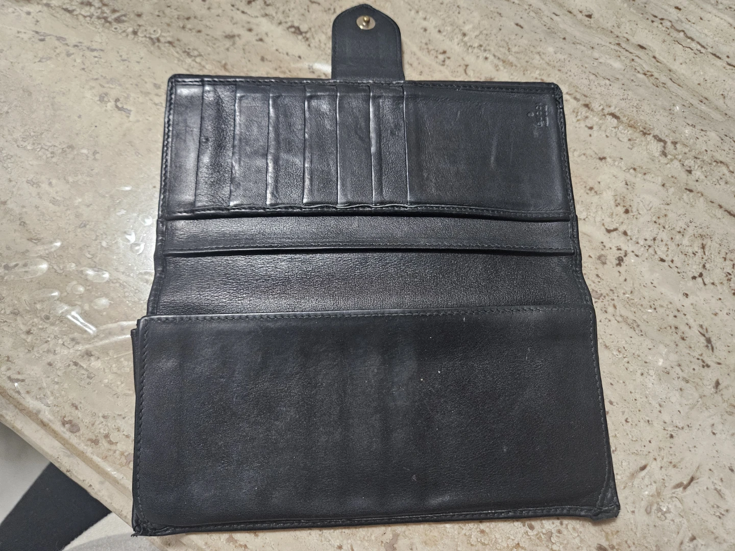 Gucci Black Leather Embossed Wallet - photo 5