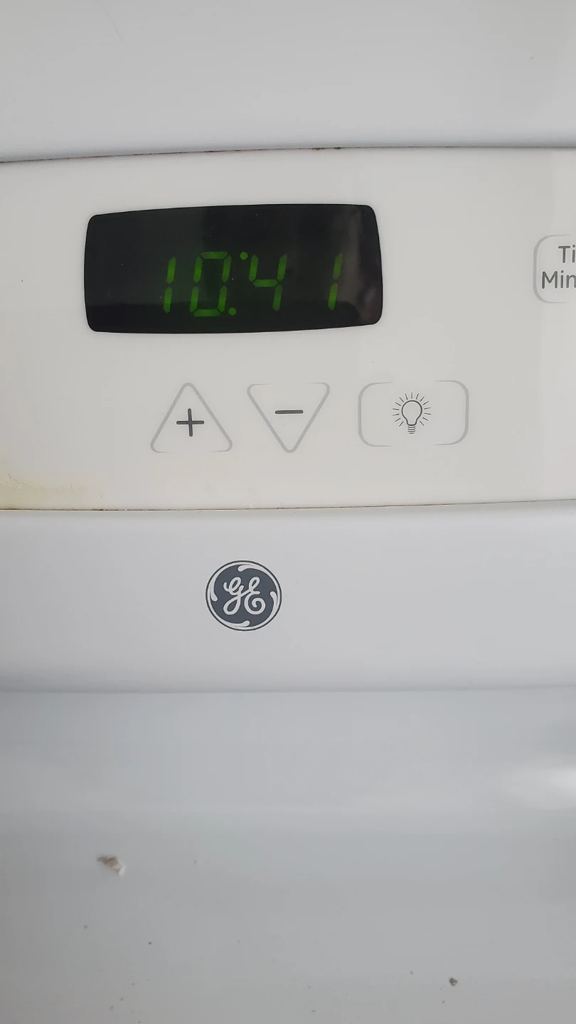 White GE Electric Coil Top Stove with Oven - photo 2