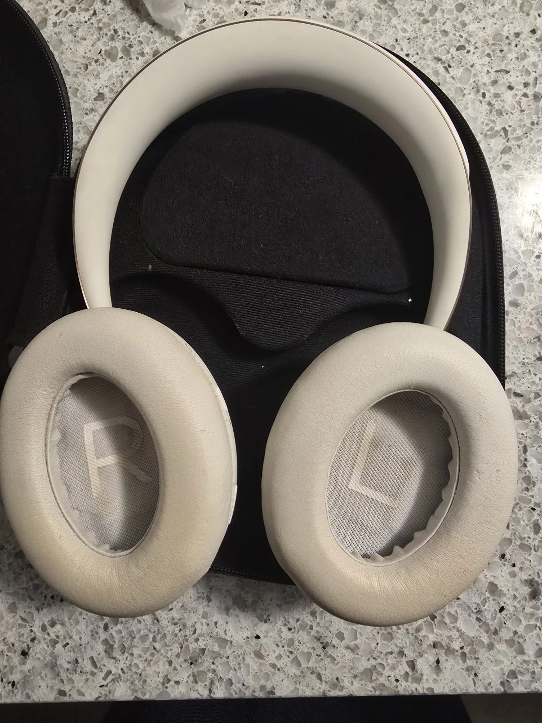 Bose Noise Cancelling Headphones 700 (White/Rose Gold) - photo 3