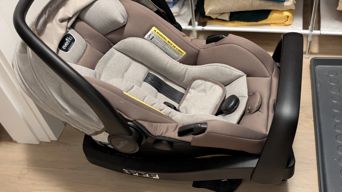 Evenflo Infant Car Seat with Base - photo 2