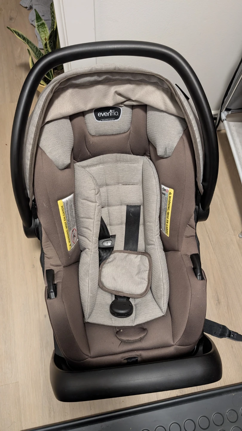 Evenflo Infant Car Seat with Base - photo 3