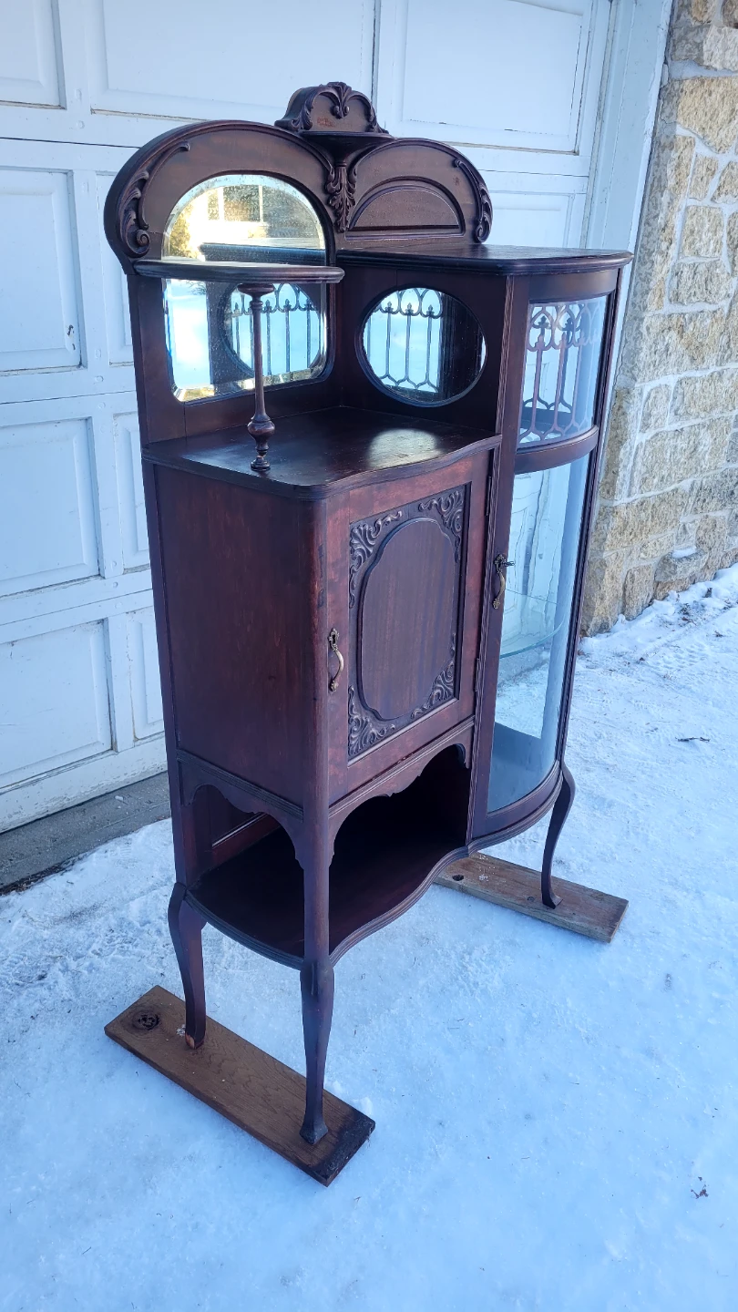 Antique Mahogany Display Cabinet w/ Key - photo 2