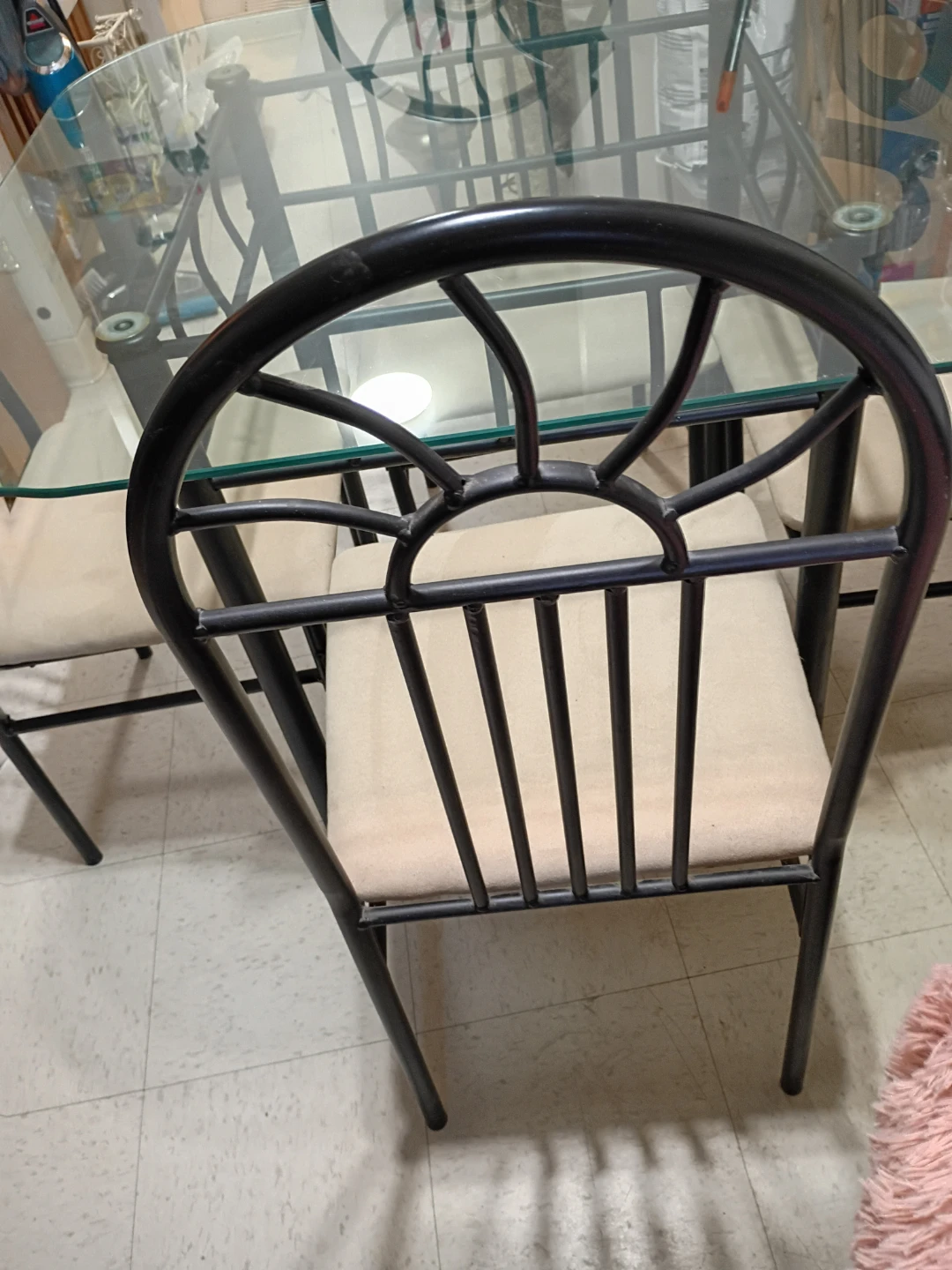 Table and chairs. - photo 3