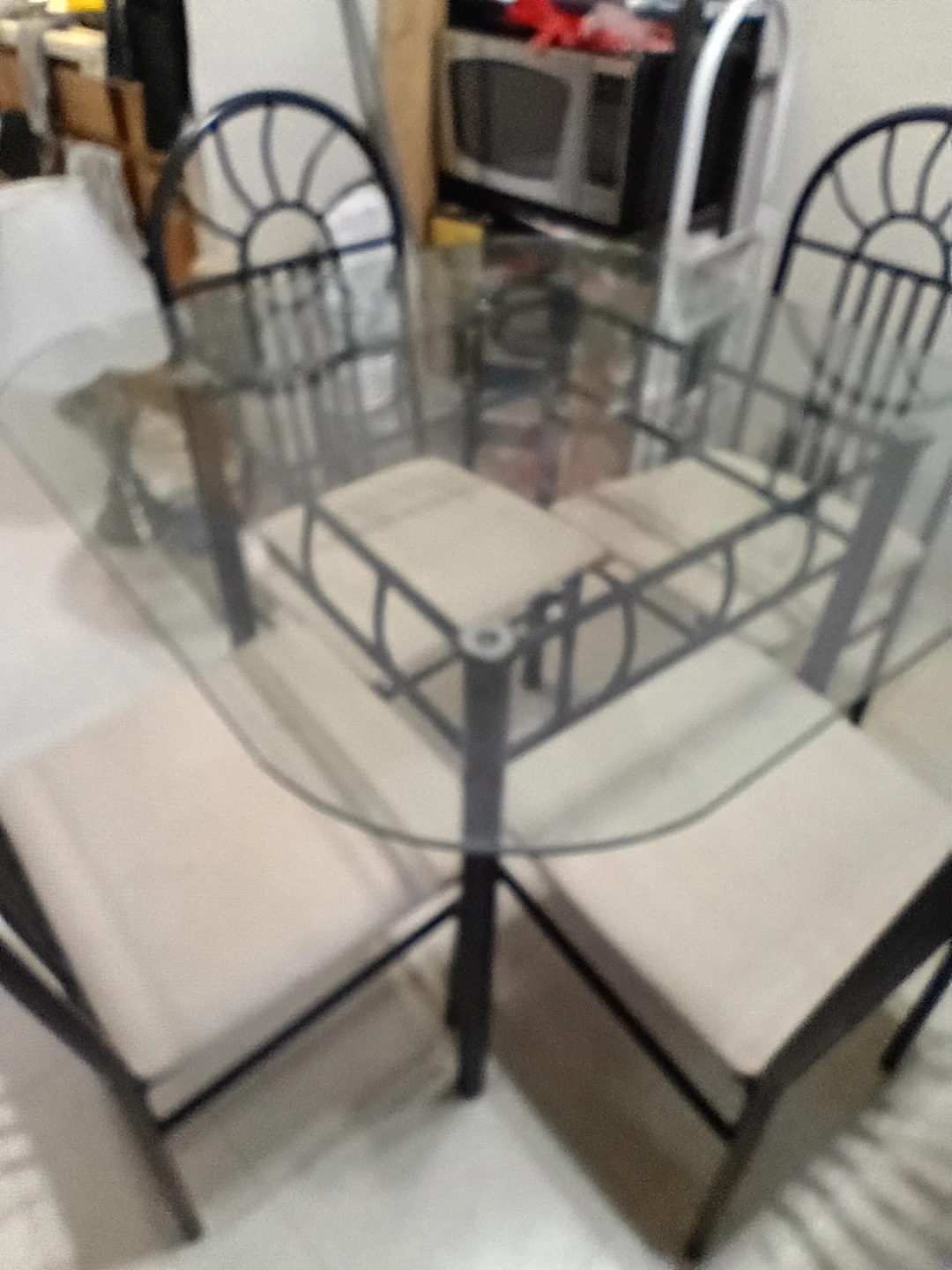 Table and chairs. - photo 5