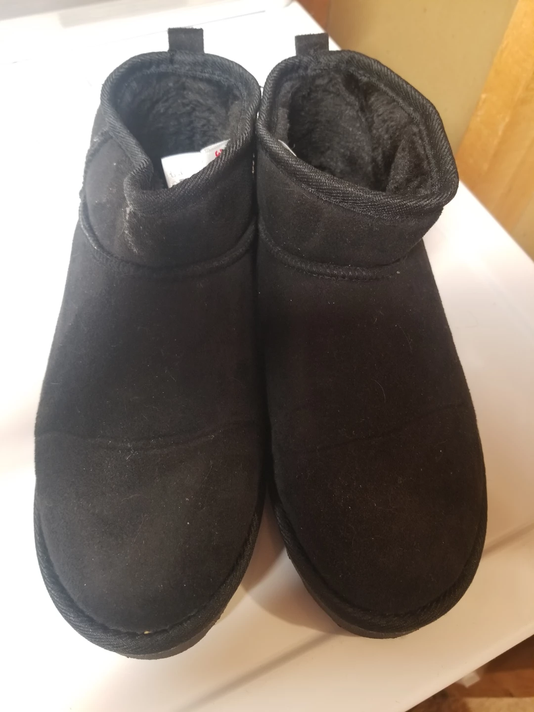 Black Ugg-style Boots