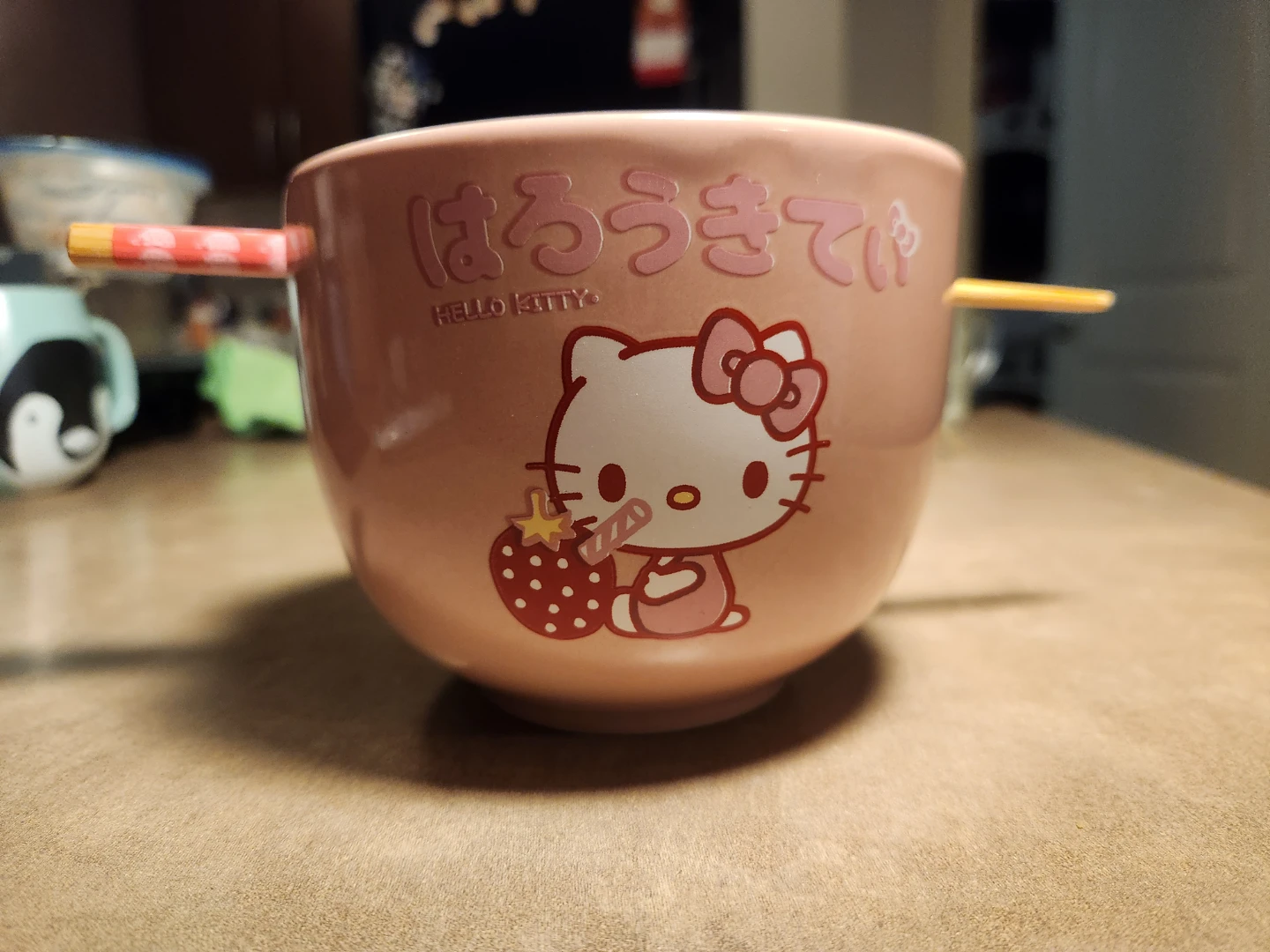 Hello Kitty ramen bowl with chopsticks 🍜🍓