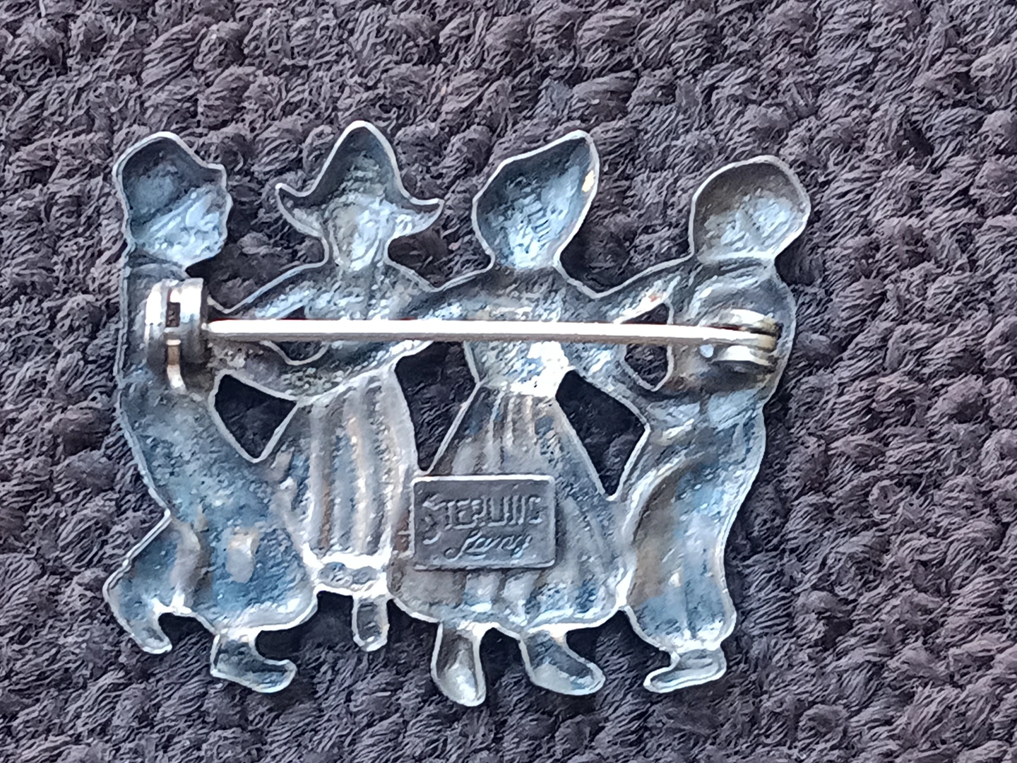 Vintage Sterling Silver Dancing Children Brooch - photo 5