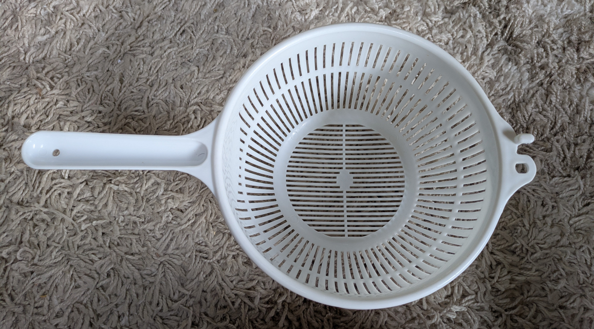 Heavy Duty plastic strainer with handle