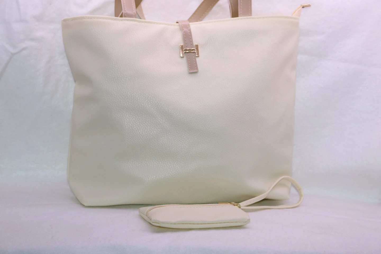 Brand New Tote Handbag with Matching Pouch - photo 3