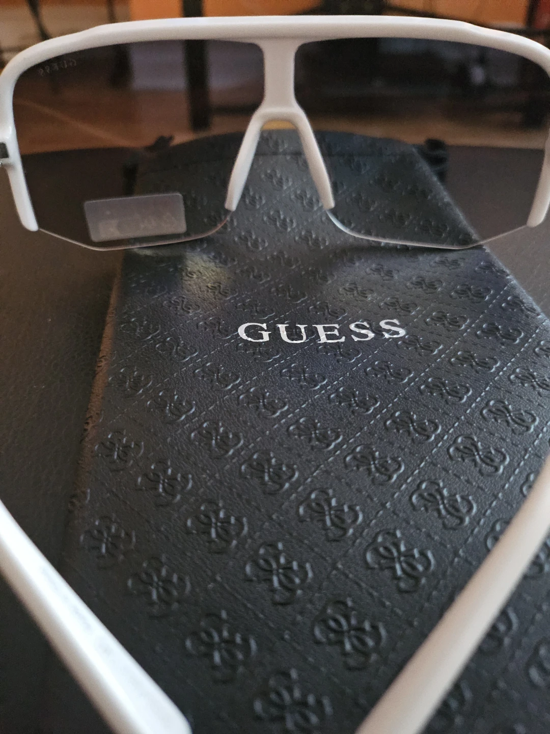 Guess White Shield Sunglasses with Case - photo 3