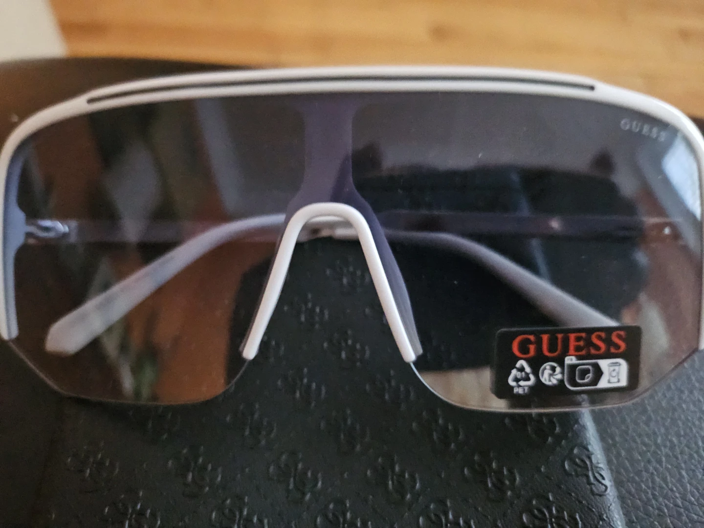 Guess White Shield Sunglasses with Case - photo 4
