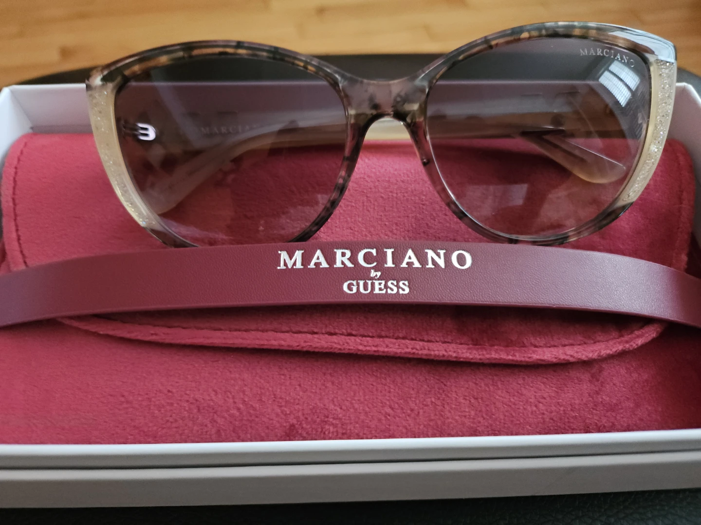GUESS MARCIANO Sunglasses Cat Eye Tortoise Shell Glitter