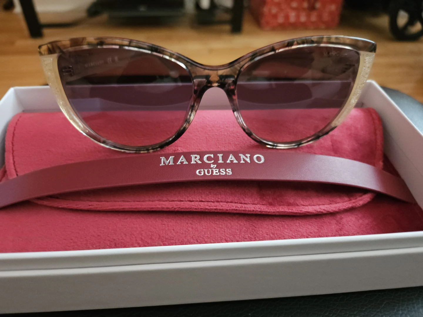 GUESS MARCIANO Sunglasses Cat Eye Tortoise Shell Glitter - photo 2