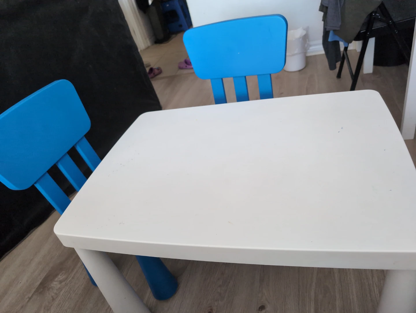 Kids Table and 2 Chairs Set