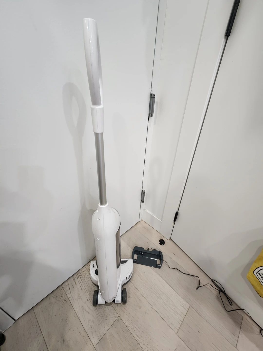 Shark Upright Vacuum Cleaner with Charger - photo 3
