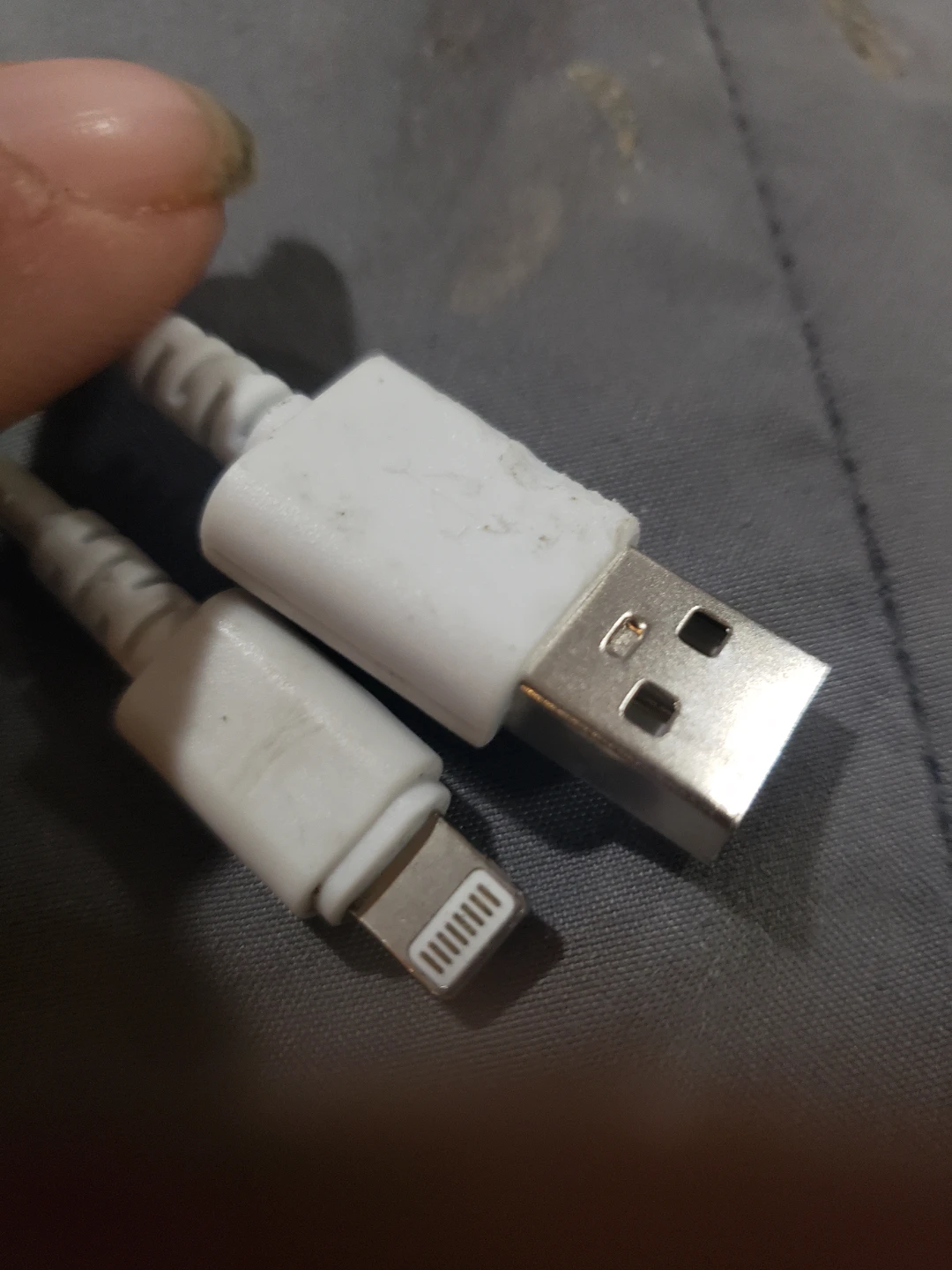 White Lightning to USB Charging Cable