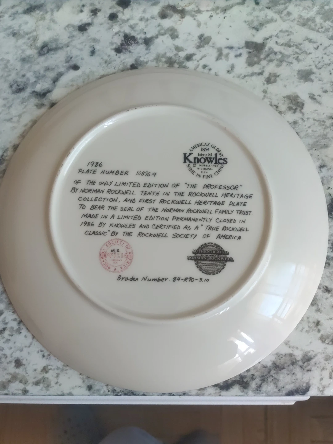 Norman Rockwell "The Professor" 1986 Knowles Heritage Plate - photo 2