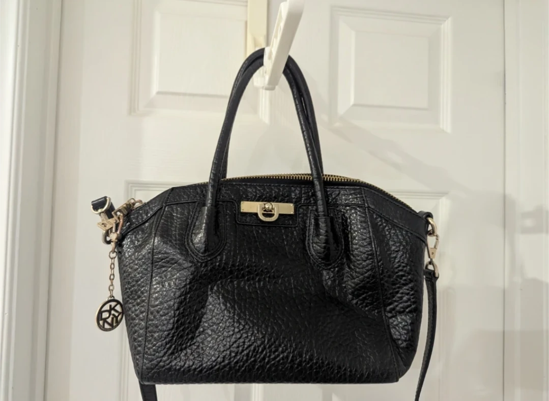 ⭐DKNY Black Handbag