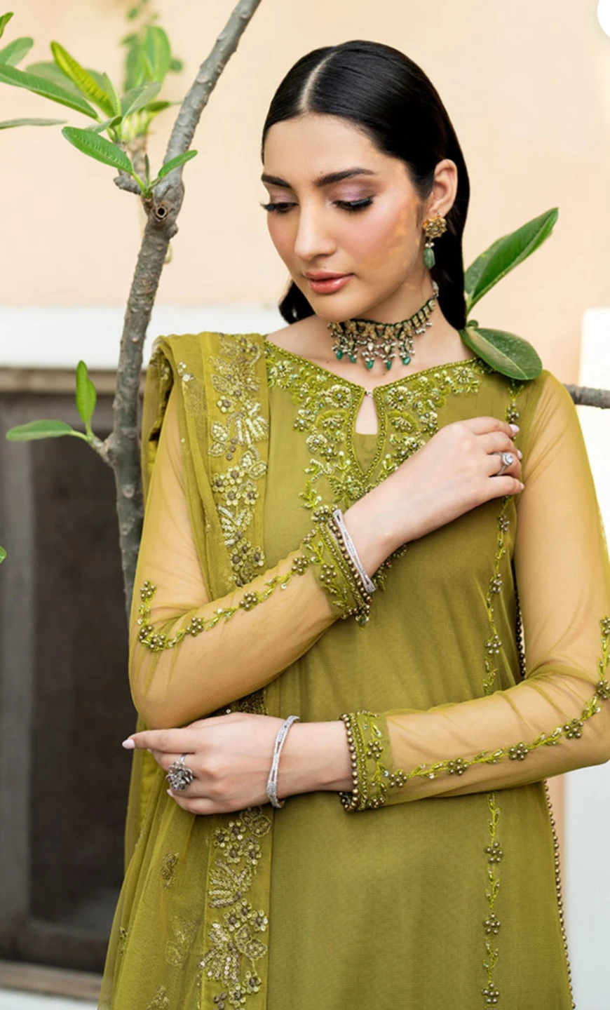 Olive Green Embroidered Kurti with Dupatta and Pants - photo 2
