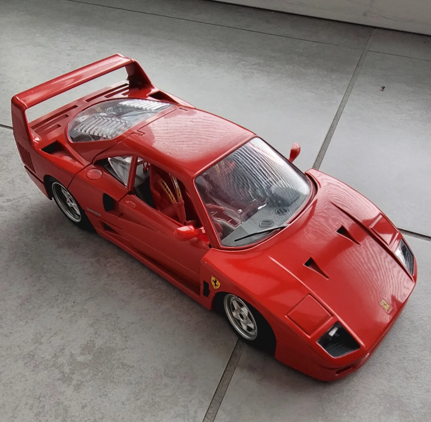 1:18 Bburago Ferrari F40 1987 Die-cast Model