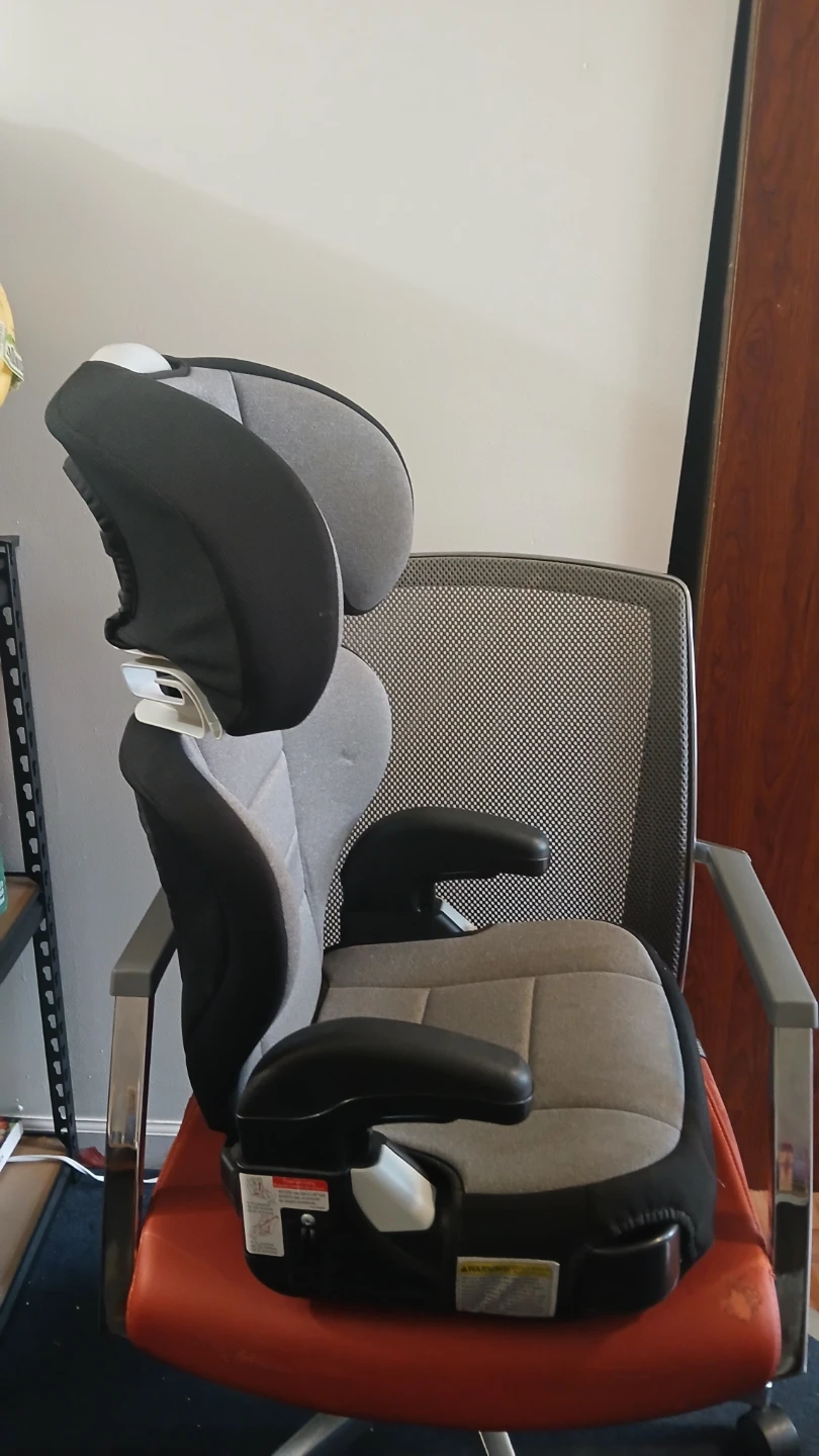 Graco Booster Car Seat - photo 2