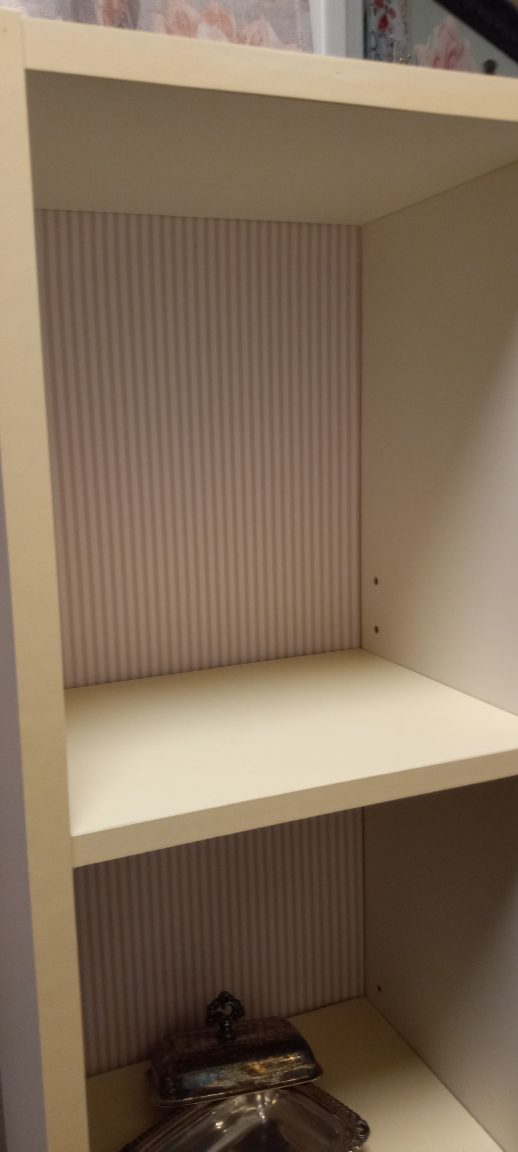 Cream coloured bookshelf with striped interior🏆