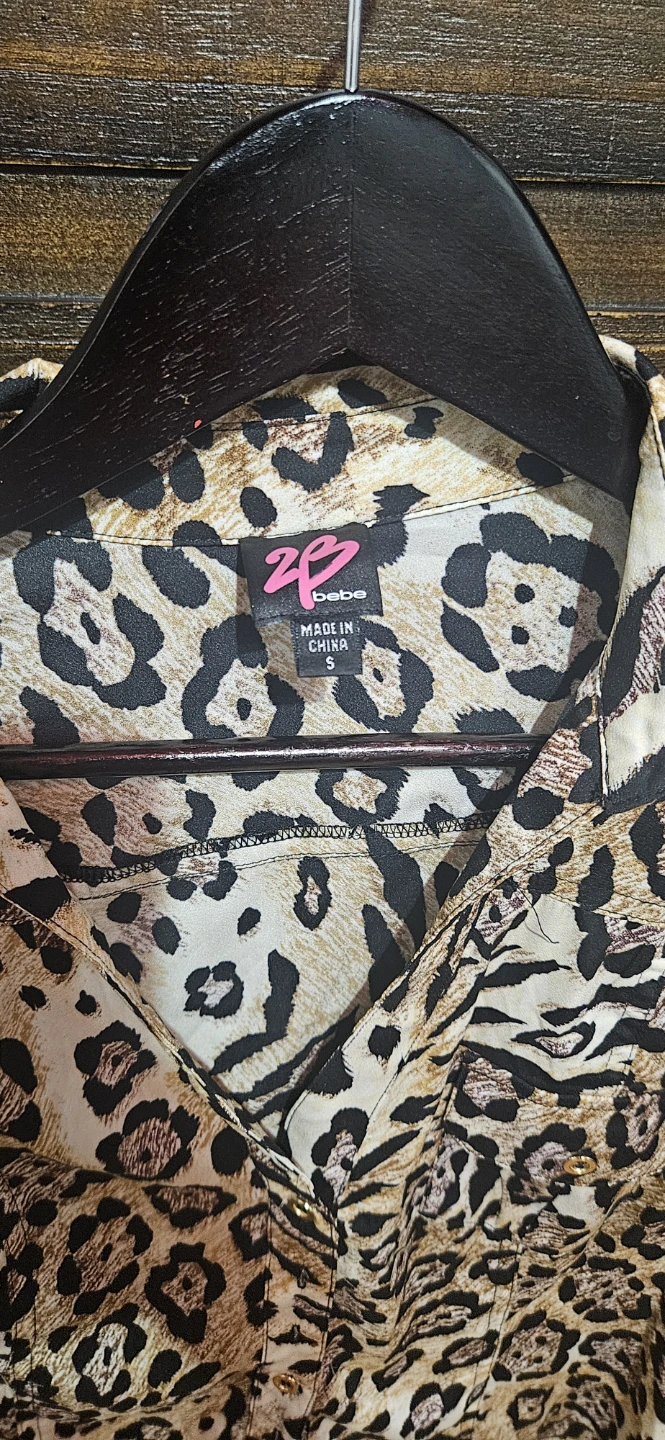 Bebe Leopard Print Button-Up Shirt Size S/M - photo 3