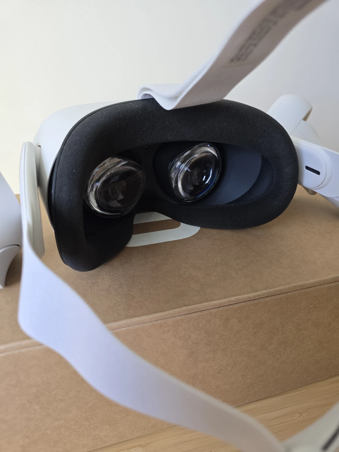 Oculus Quest 2 VR Headset - photo 5