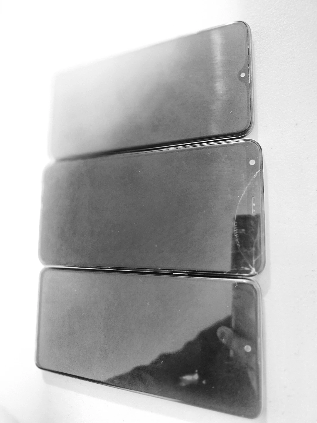 Samsung, LG, and Samsung Smartphone Bundle - photo 3